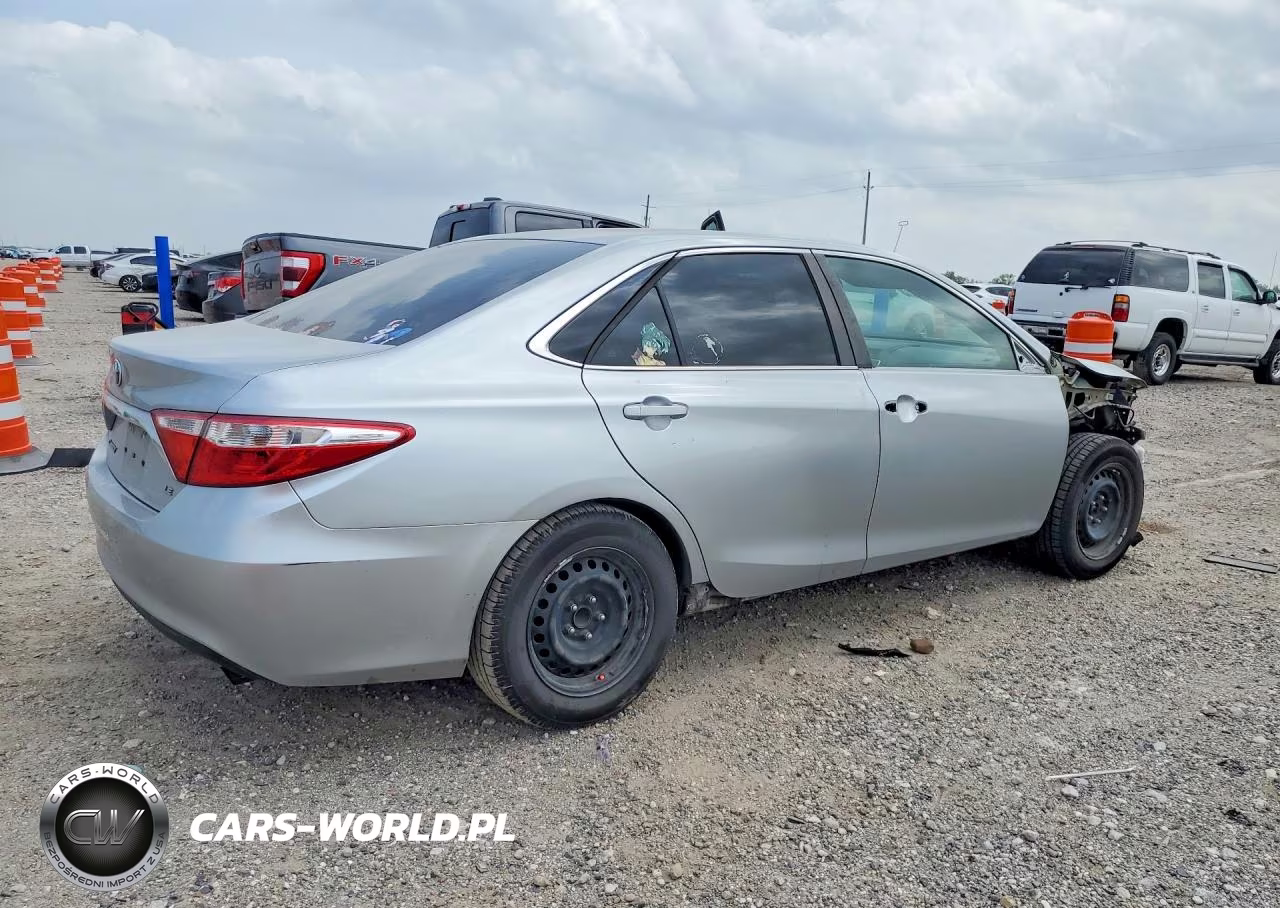 2017 Toyota Camry Le VIN:4T1BF1FKXHU305592 - 3