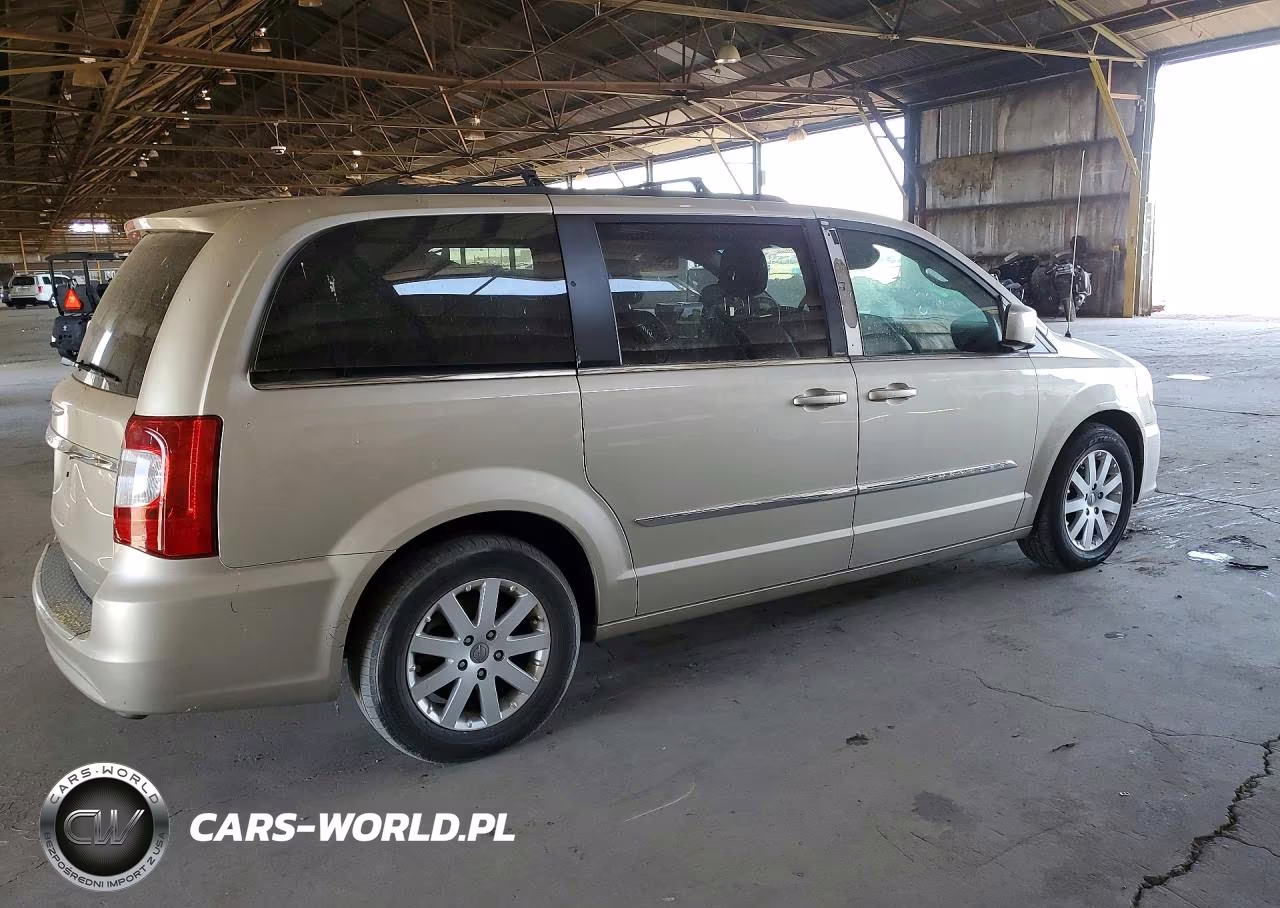2013 Chrysler Town & Country Touring VIN:2C4RC1BG3DR715302 - 3