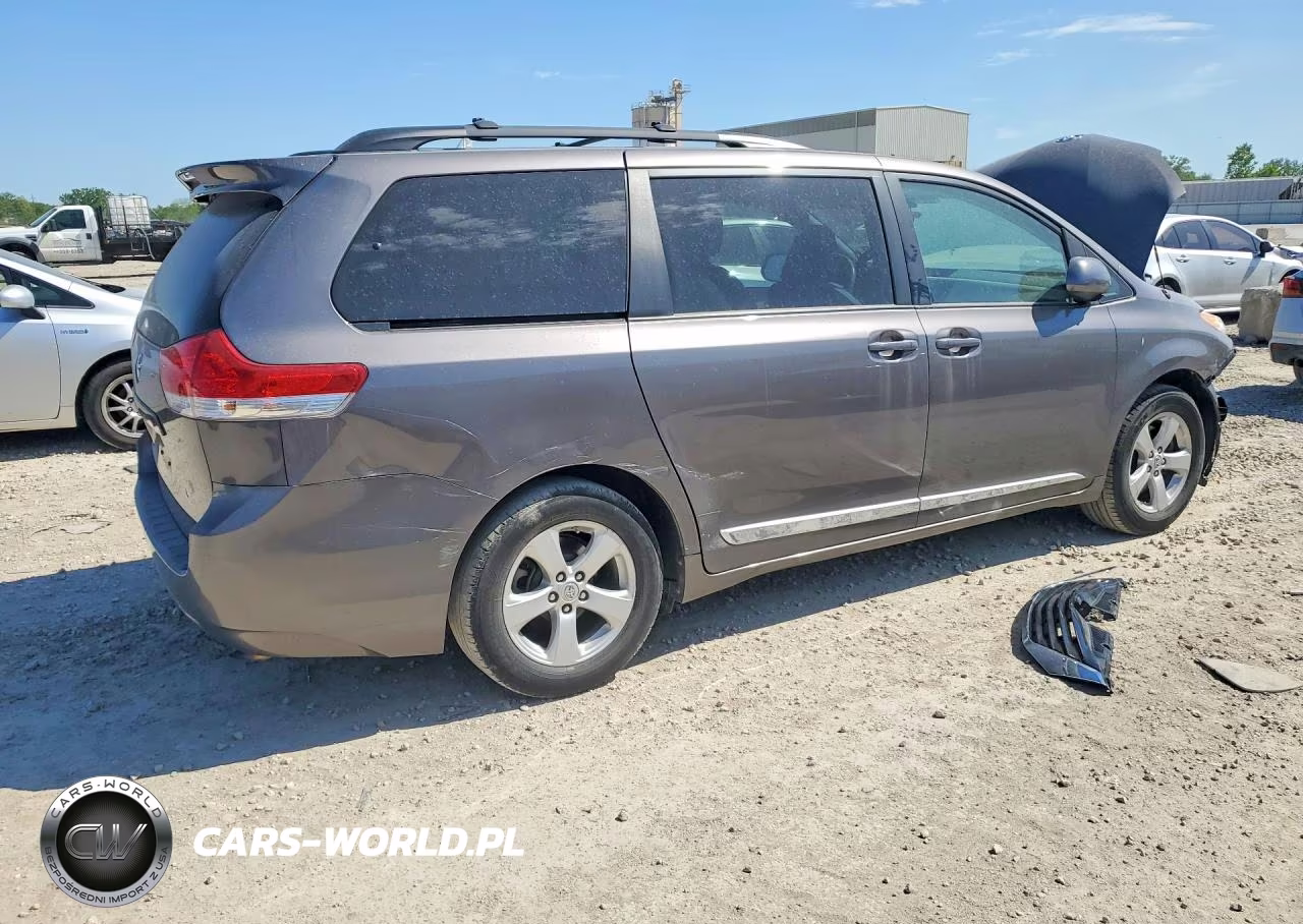 2011 Toyota Sienna Le VIN:5TDKK3DC5BS120689 - 3
