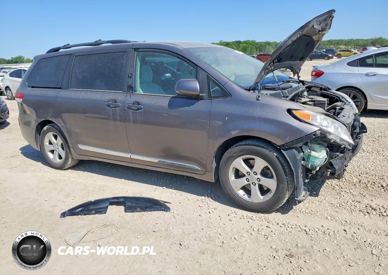 2011 Toyota Sienna Le VIN:5TDKK3DC5BS120689 - 4
