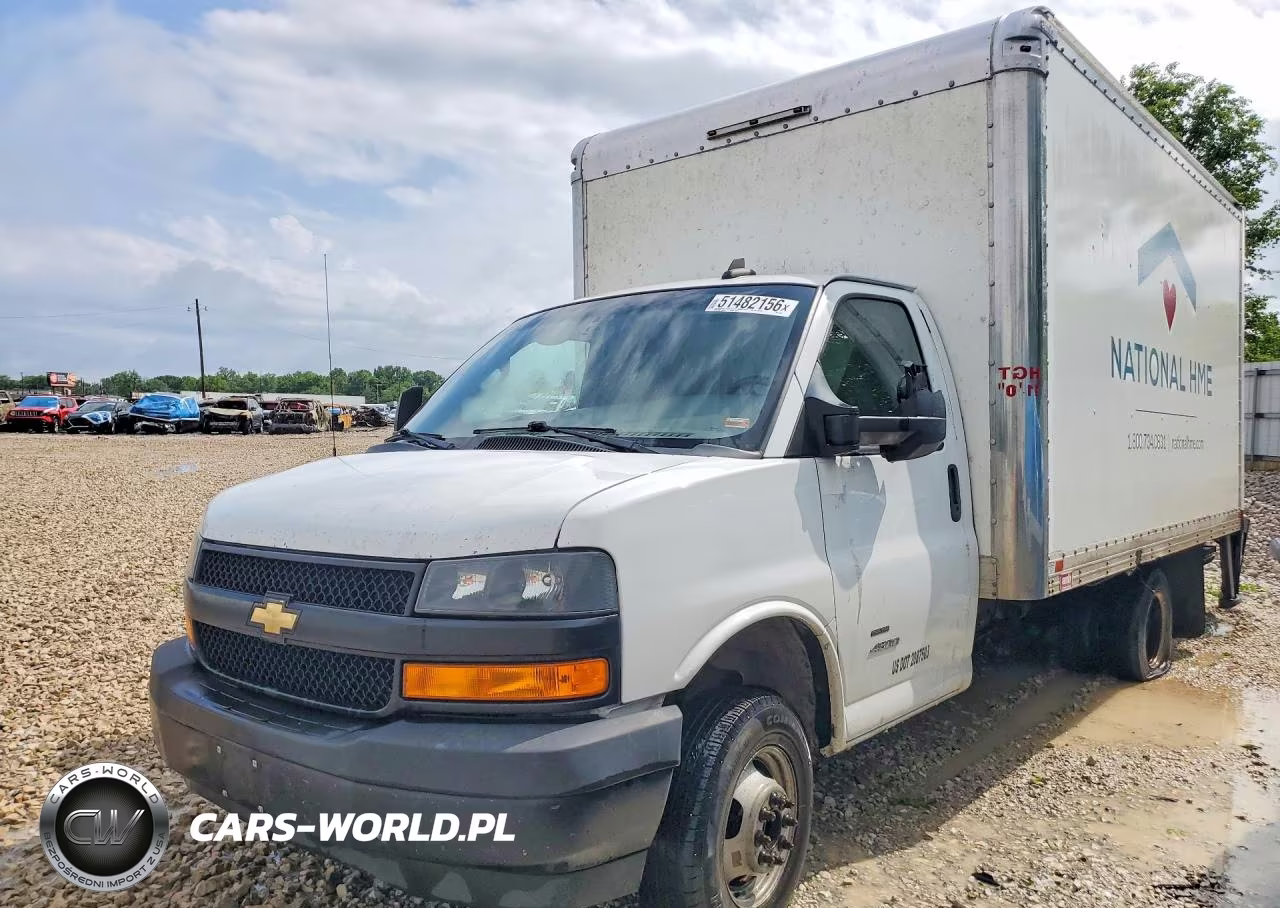 2020 Chevrolet Express Box Truck