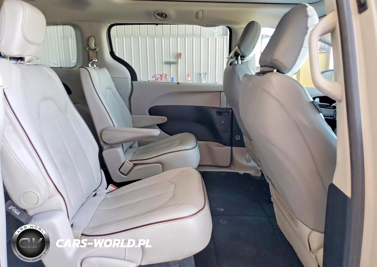 2017 Chrysler Pacifica Limited VIN:2C4RC1GG1HR695551 - 11
