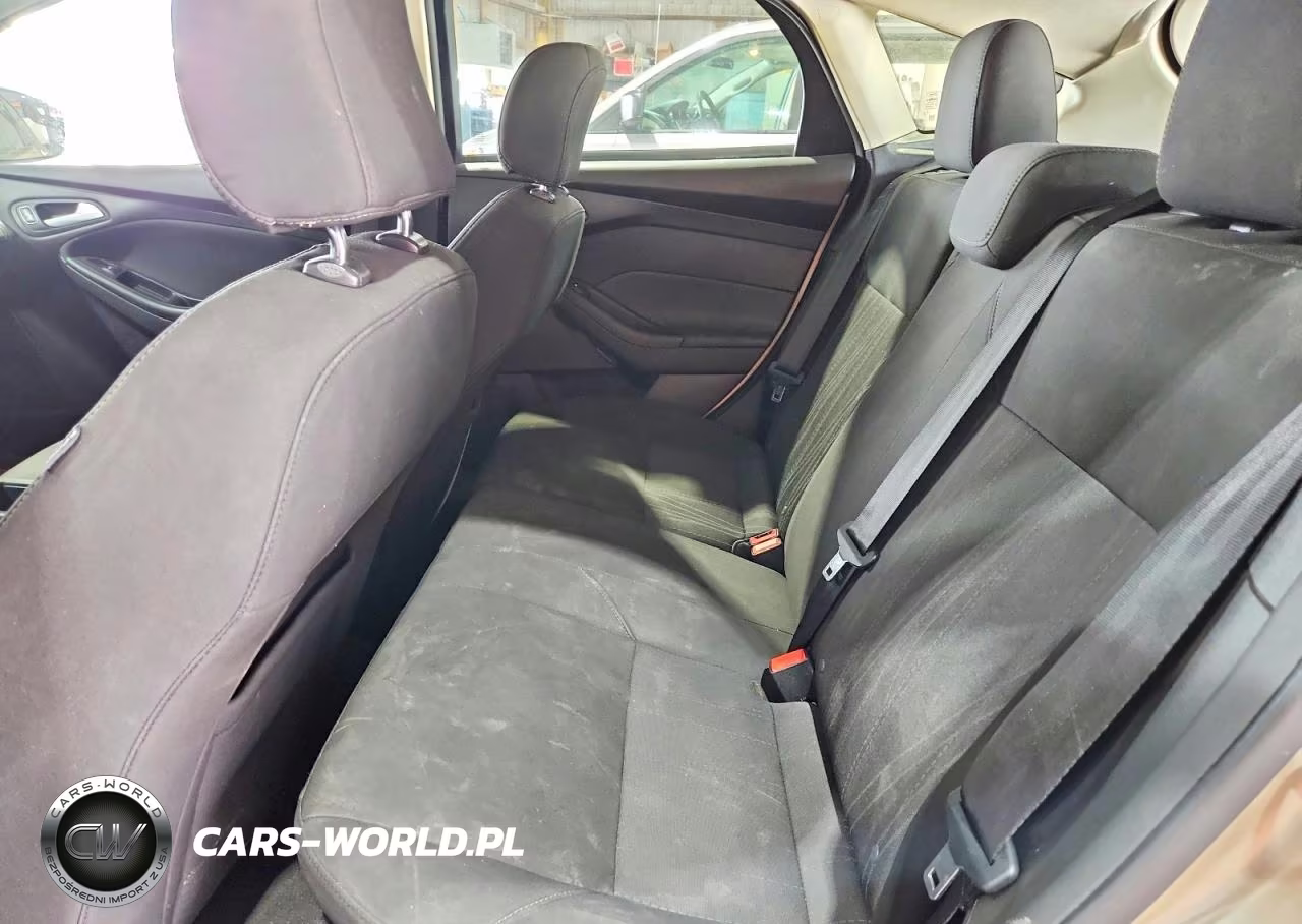 2017 Ford Focus Se VIN:1FADP3K21HL318335 - 10