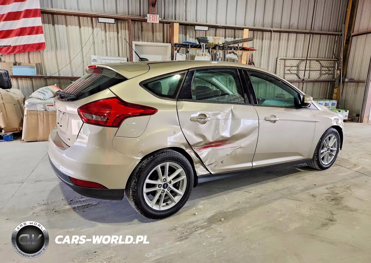 2017 Ford Focus Se VIN:1FADP3K21HL318335 - 3