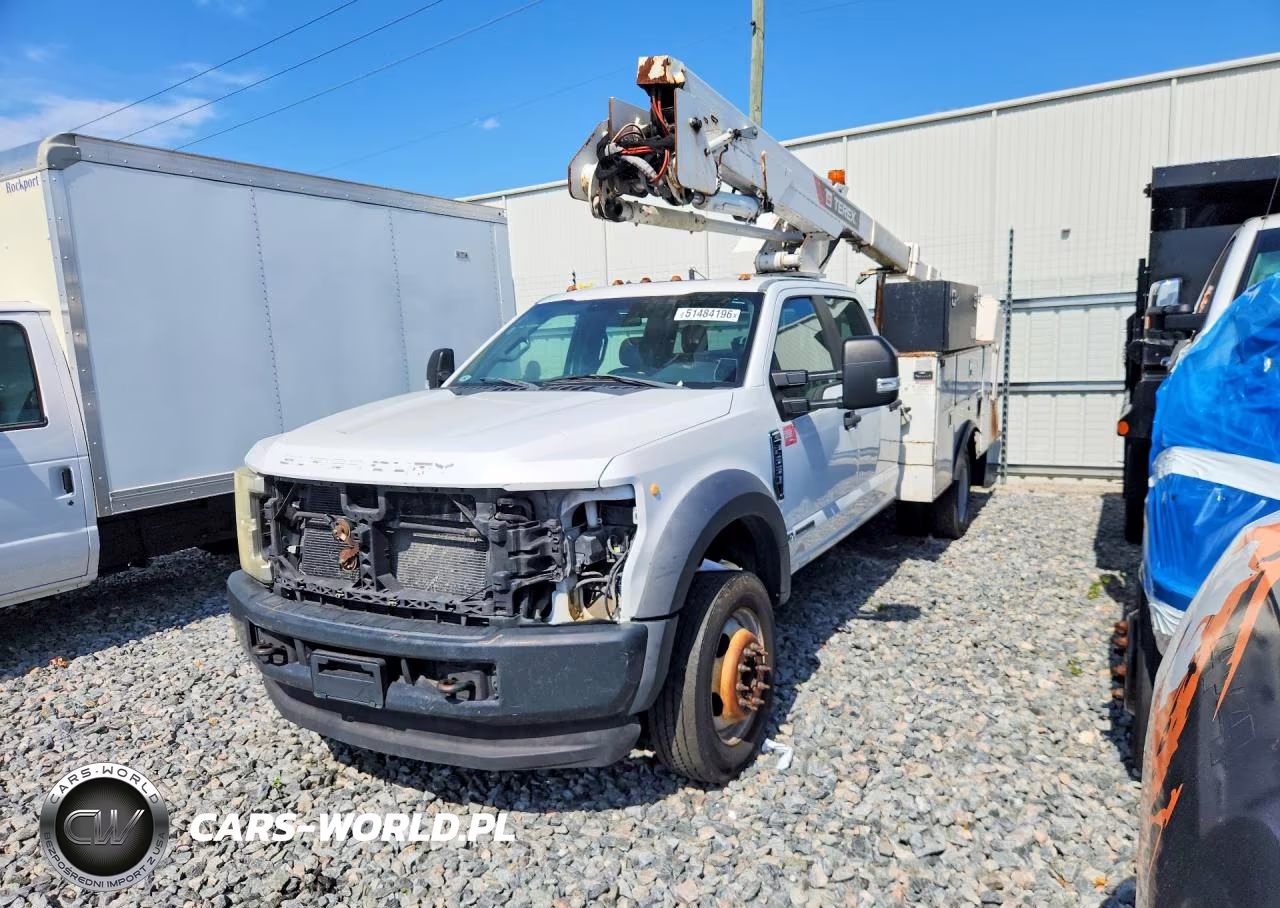 2017 Ford F-550 Super Duty - Dual Rear Wheel