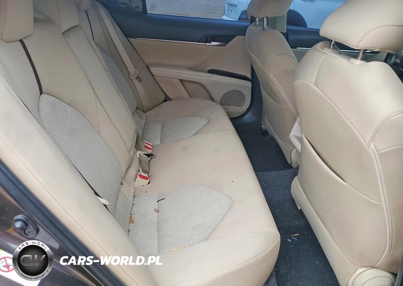 2018 Toyota Camry Le VIN:4T1B11HK7JU063913 - 10