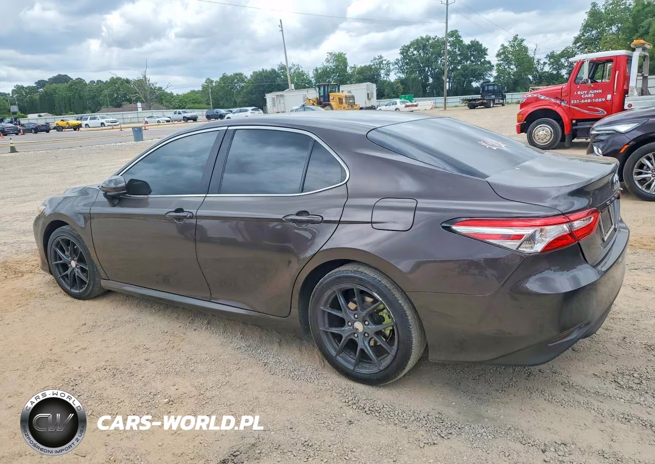 2018 Toyota Camry Le VIN:4T1B11HK7JU063913 - 2