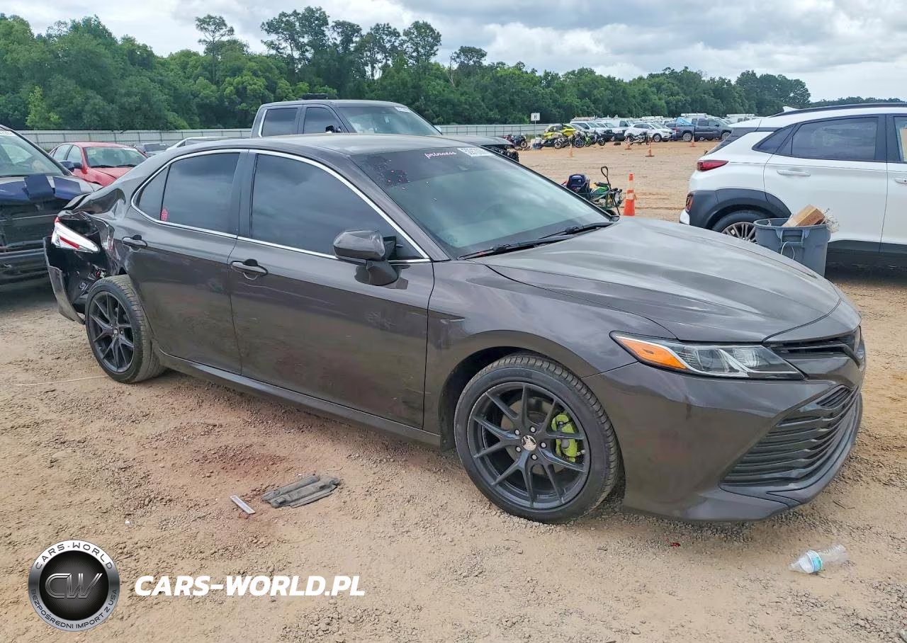2018 Toyota Camry Le VIN:4T1B11HK7JU063913 - 4