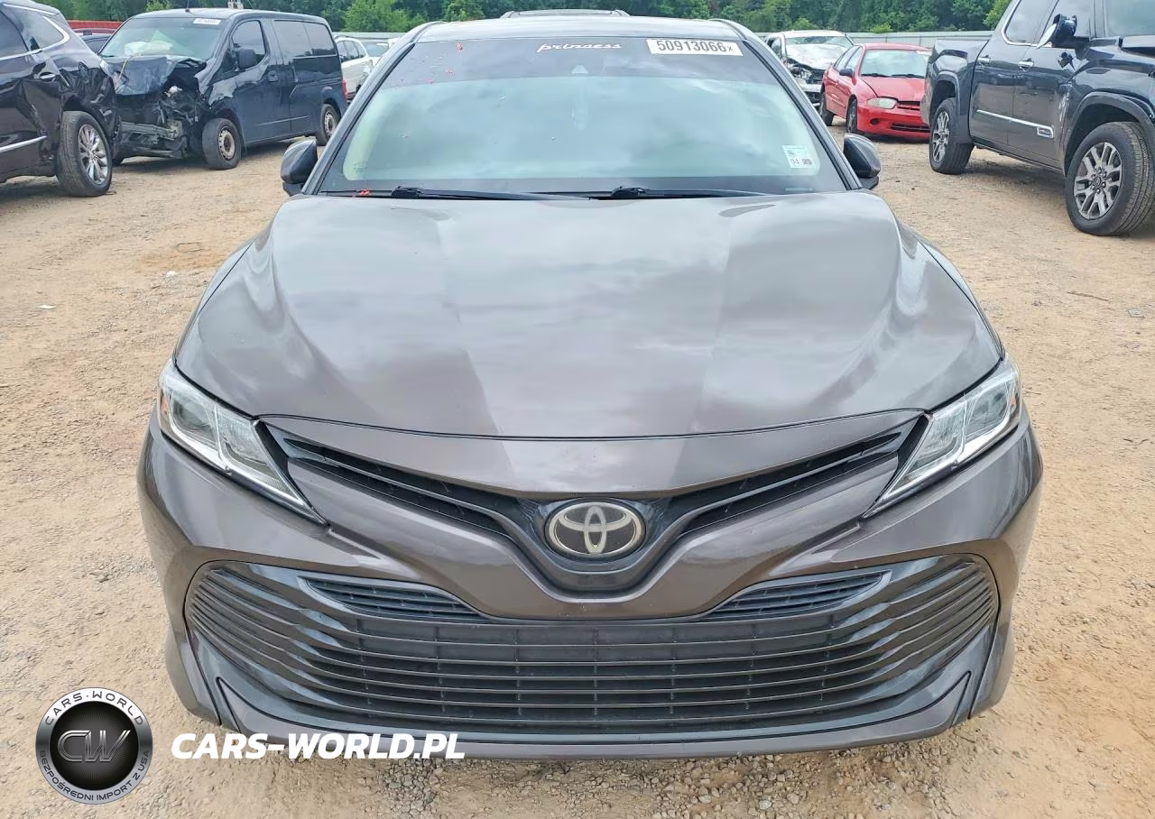 2018 Toyota Camry Le VIN:4T1B11HK7JU063913 - 5