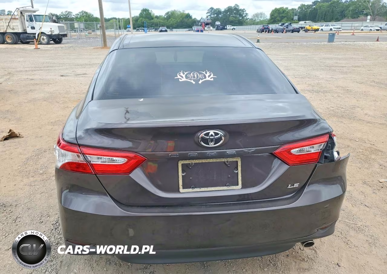2018 Toyota Camry Le VIN:4T1B11HK7JU063913 - 6