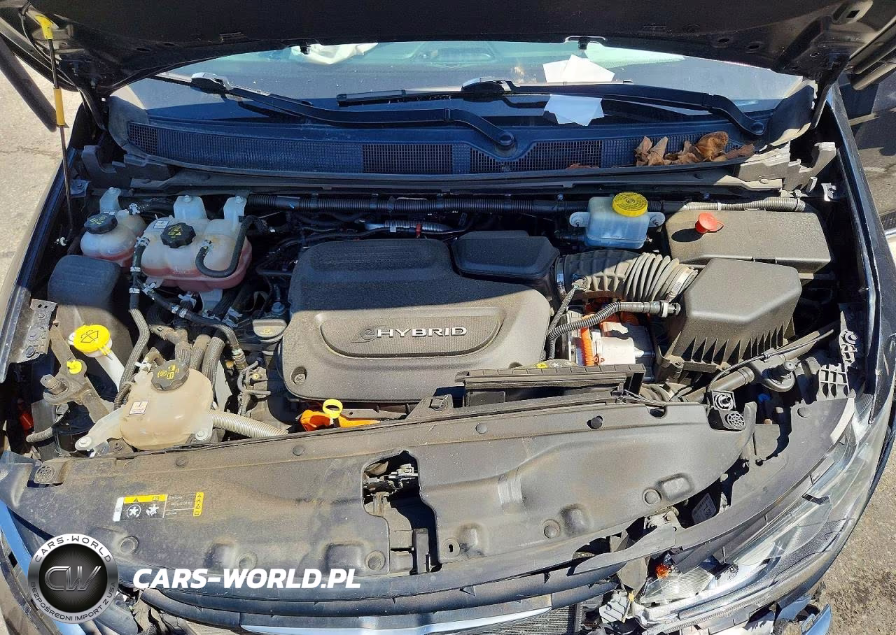 2018 Chrysler Pacifica Hybrid Limited VIN:2C4RC1N71JR356314 - 12