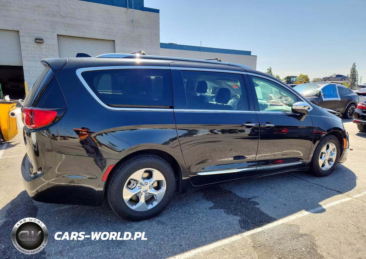 2018 Chrysler Pacifica Hybrid Limited VIN:2C4RC1N71JR356314 - 3