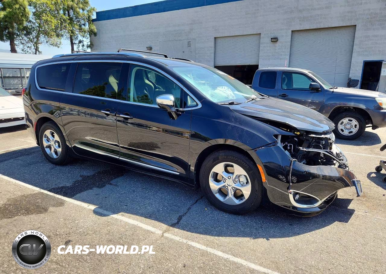 2018 Chrysler Pacifica Hybrid Limited VIN:2C4RC1N71JR356314 - 4