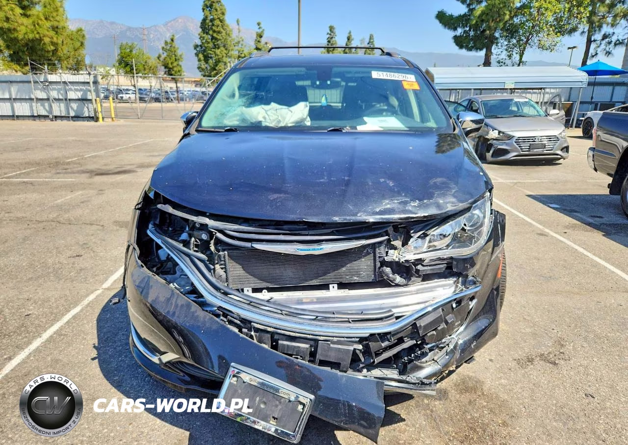 2018 Chrysler Pacifica Hybrid Limited VIN:2C4RC1N71JR356314 - 5