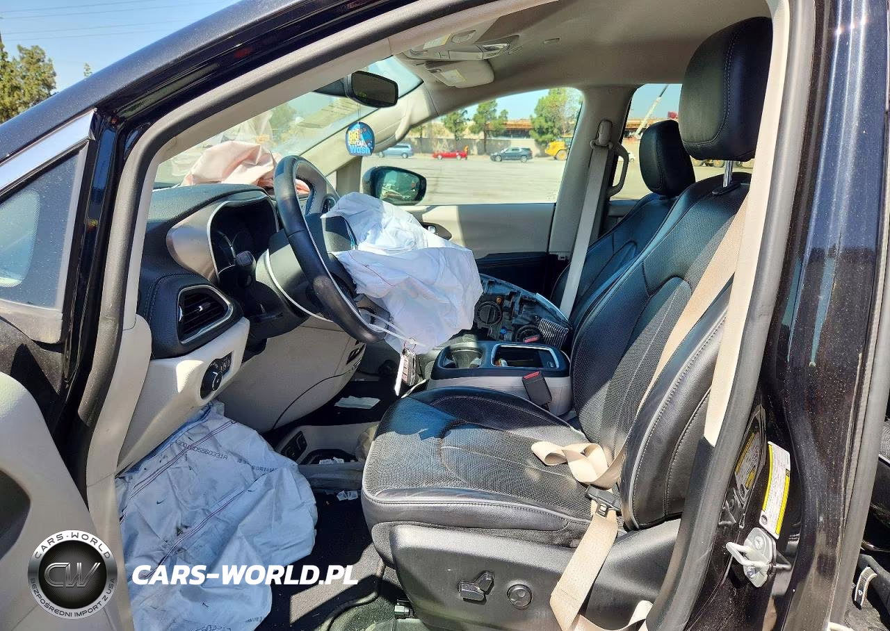 2018 Chrysler Pacifica Hybrid Limited VIN:2C4RC1N71JR356314 - 7