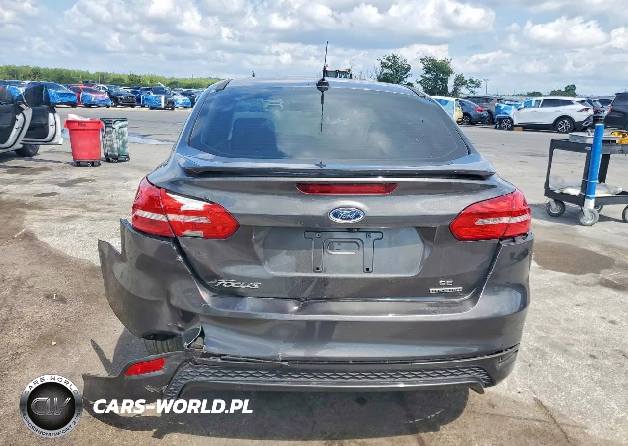 2015 Ford Focus Se VIN:1FADP3F22FL385307 - 6