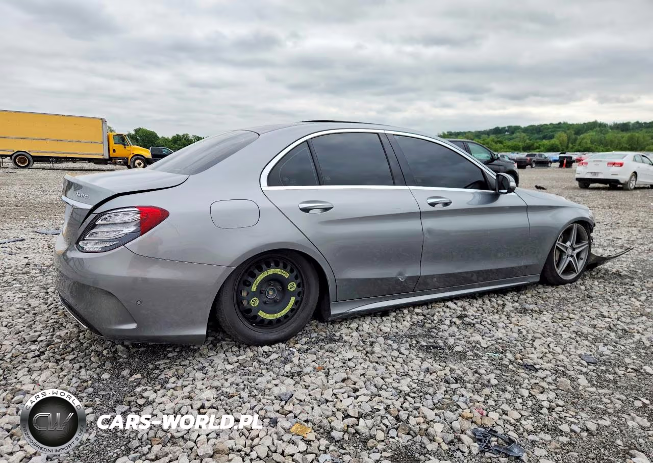2015 Mercedes-Benz C 400 4Matic VIN:55SWF6GB2FU041211 - 3