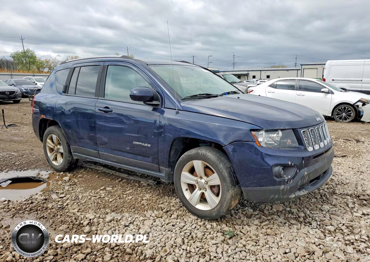 2016 Jeep Compass Latitude VIN:1C4NJDEB1GD782414 - 4