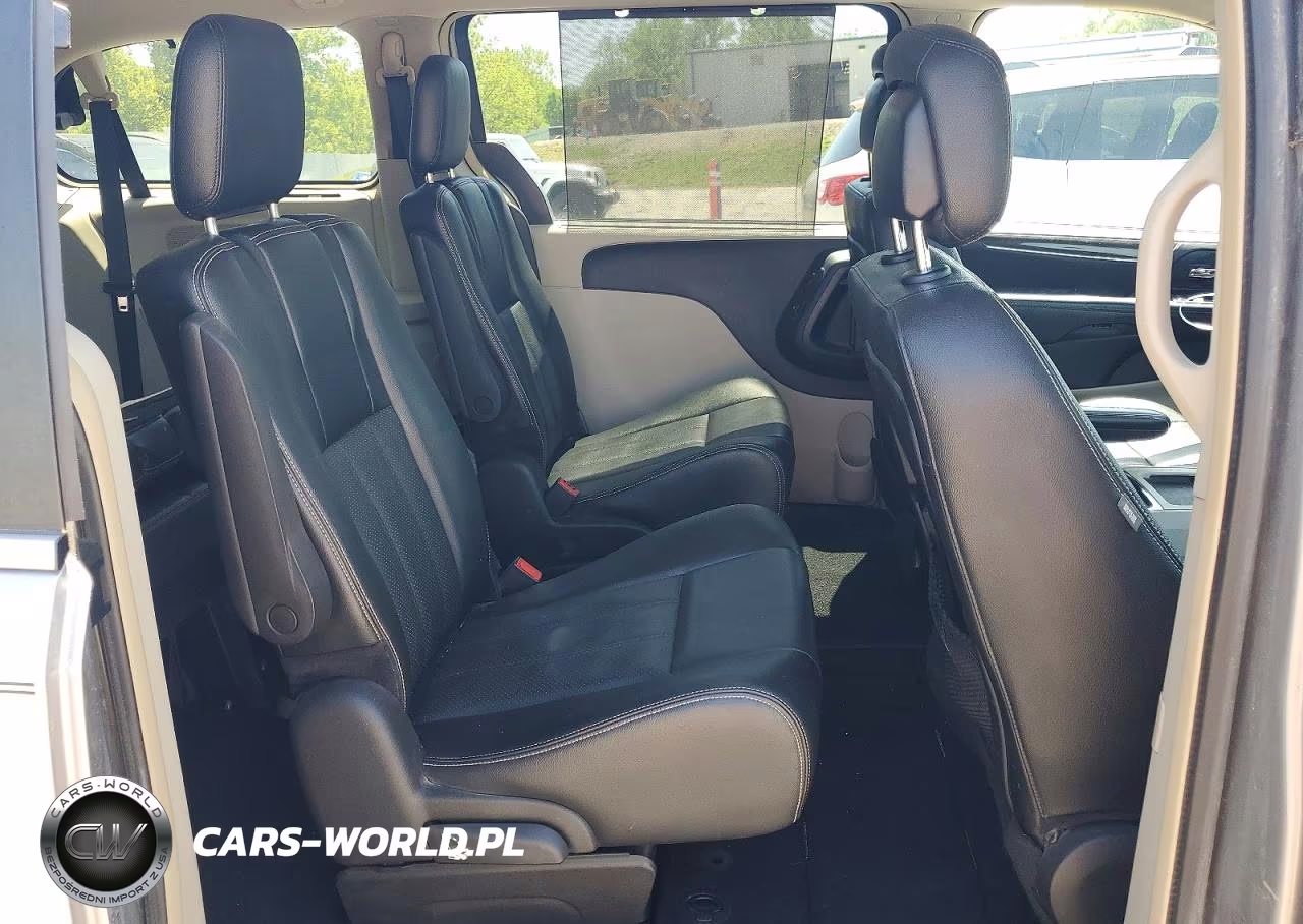2015 Chrysler Town & Country Touring L VIN:2C4RC1CG6FR577630 - 11