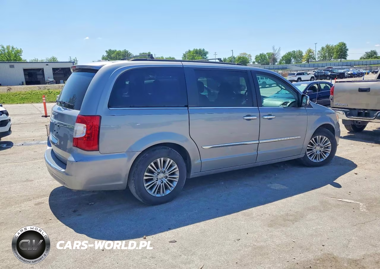 2015 Chrysler Town & Country Touring L VIN:2C4RC1CG6FR577630 - 3