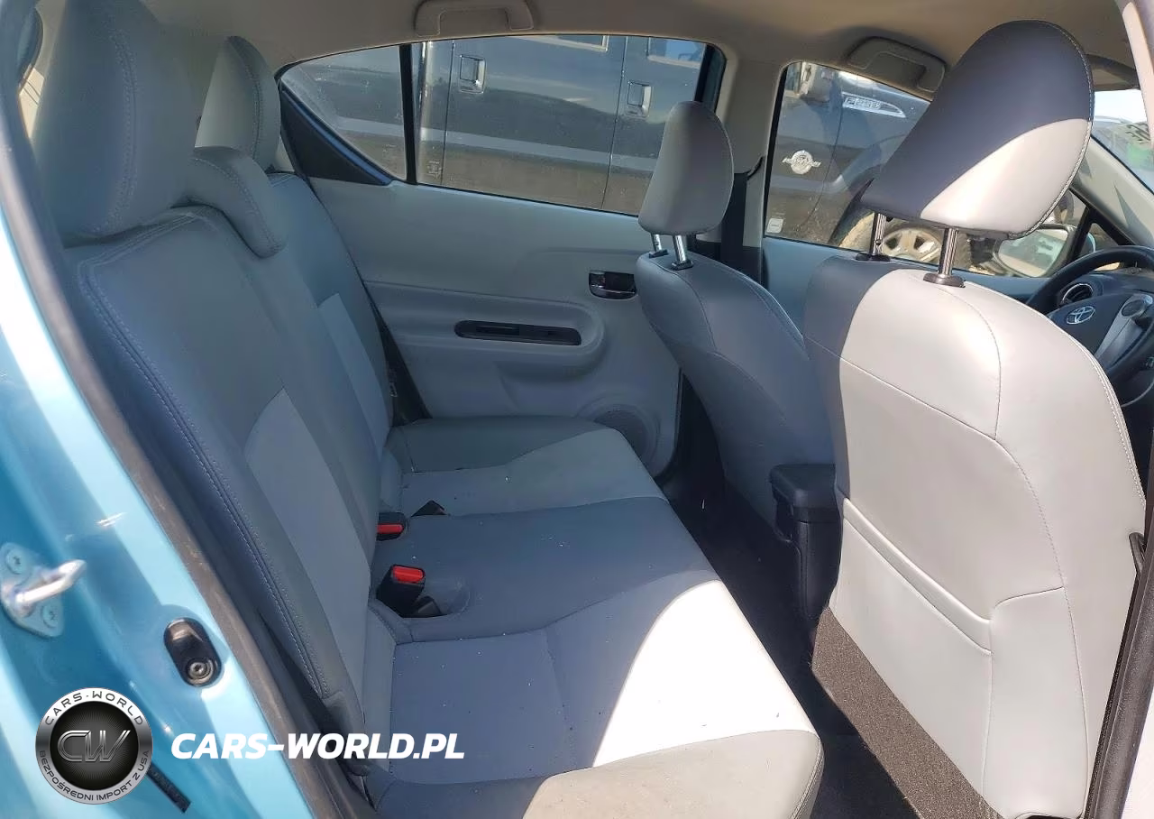 2013 Toyota Prius C Four VIN:JTDKDTB33D1051076 - 10