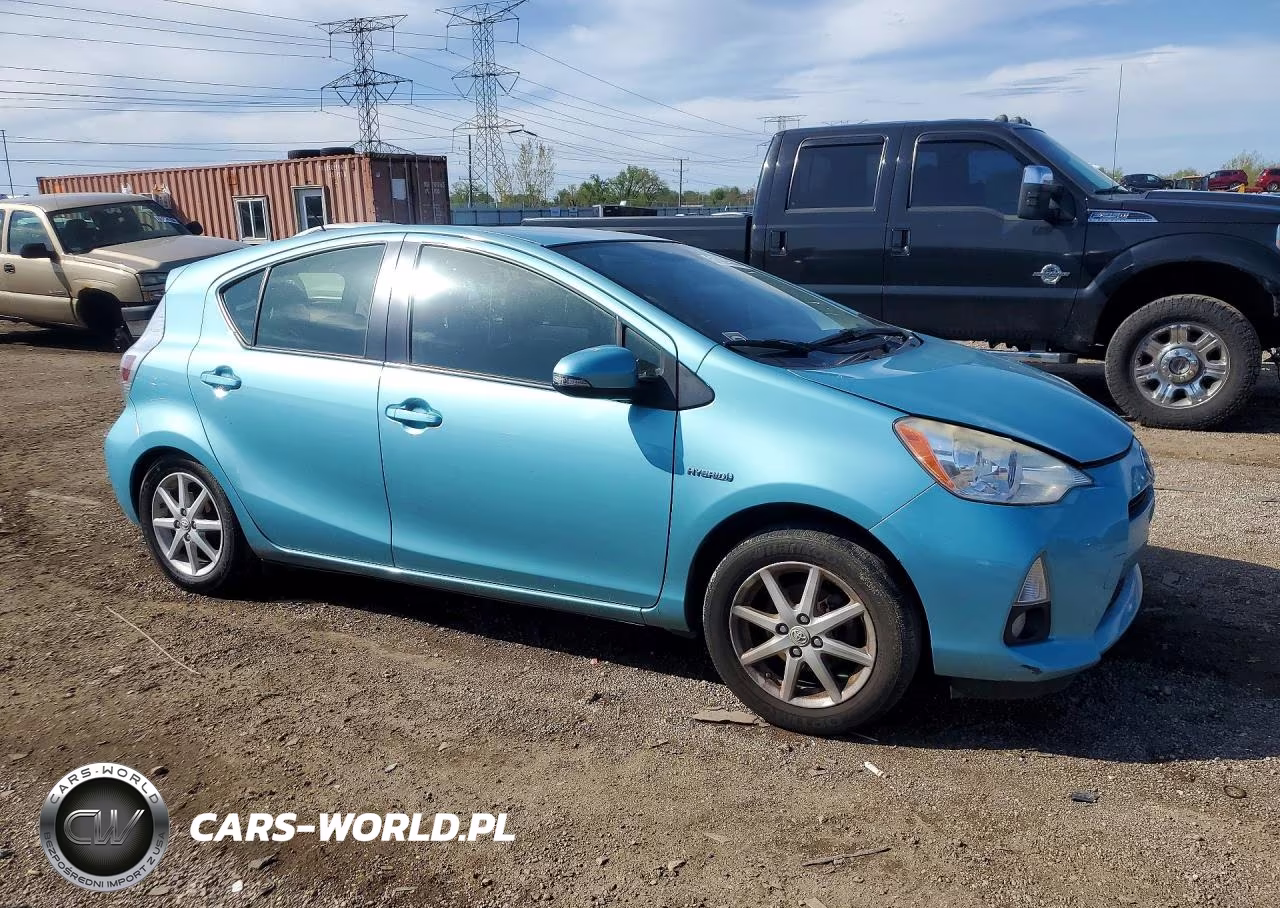 2013 Toyota Prius C Four VIN:JTDKDTB33D1051076 - 4