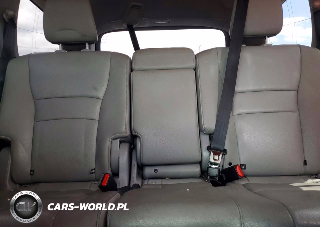 2018 Honda Pilot Touring VIN:5FNYF5H93JB029786 - 10