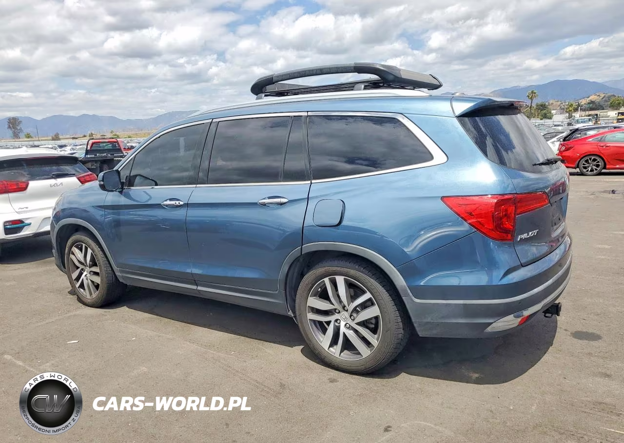 2018 Honda Pilot Touring VIN:5FNYF5H93JB029786 - 2