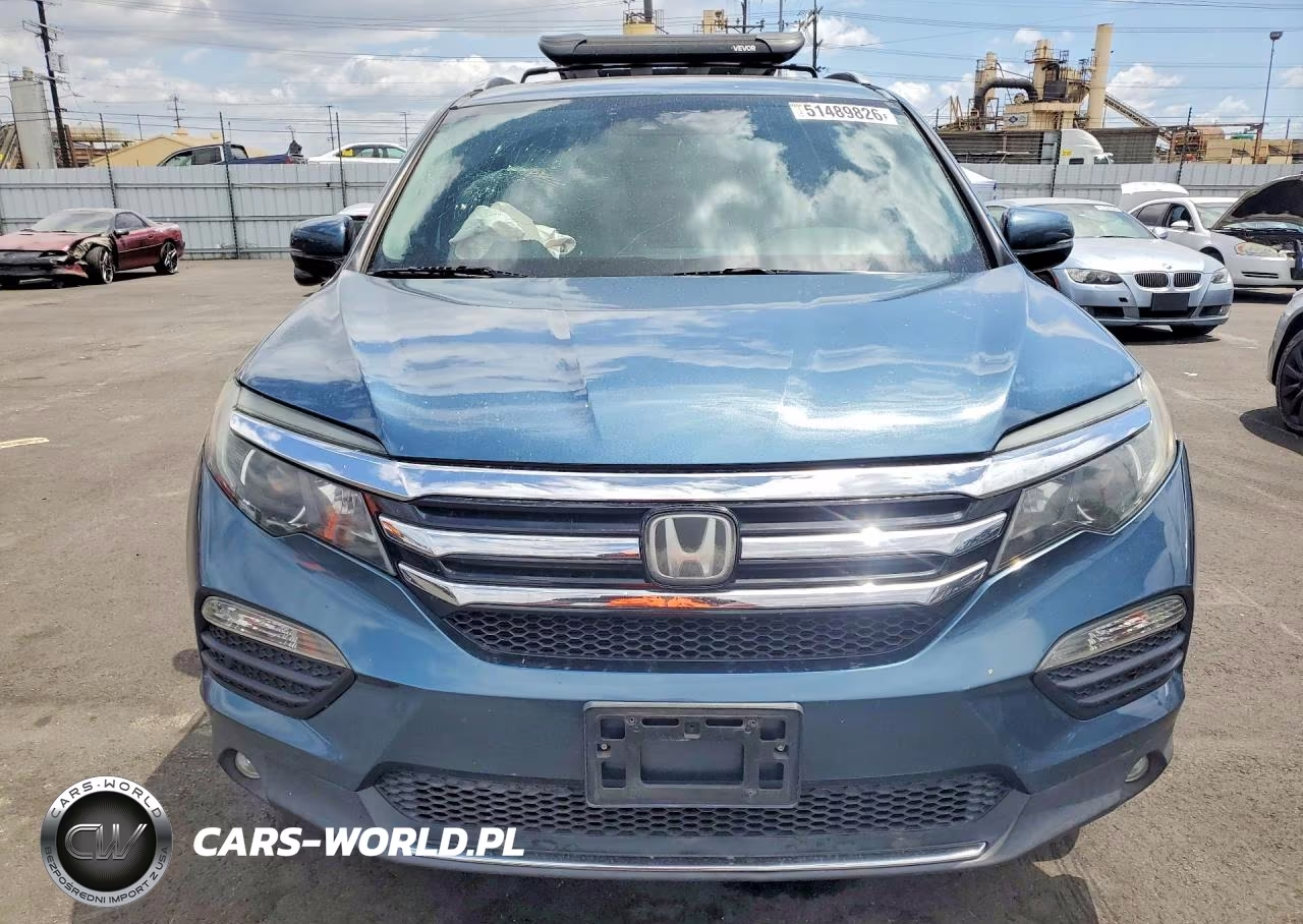 2018 Honda Pilot Touring VIN:5FNYF5H93JB029786 - 5