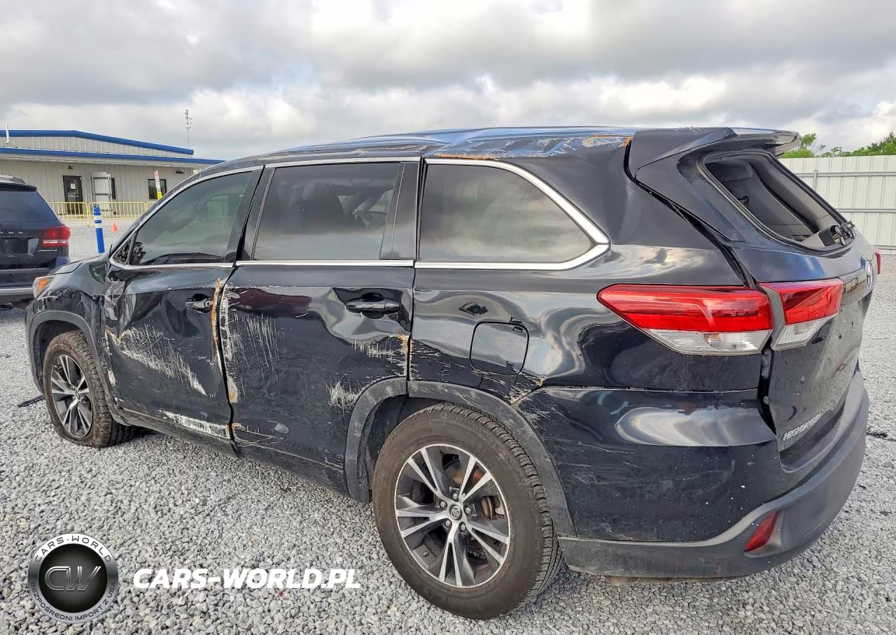 2018 Toyota Highlander Le VIN:5TDZZRFH7JS247223 - 2