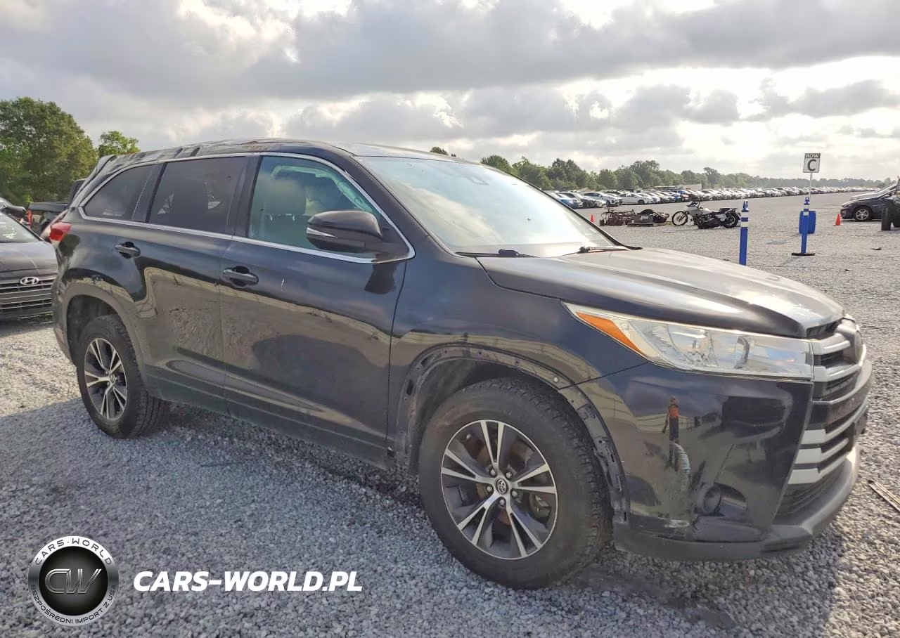 2018 Toyota Highlander Le VIN:5TDZZRFH7JS247223 - 4