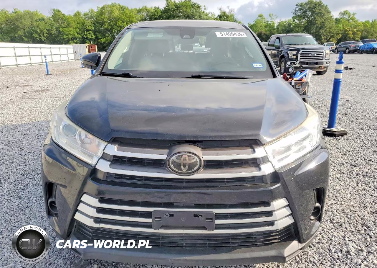 2018 Toyota Highlander Le VIN:5TDZZRFH7JS247223 - 5