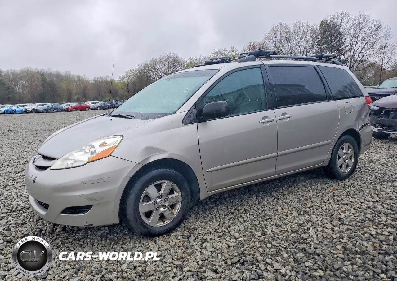 2010 Toyota Sienna Le 7-Passenger