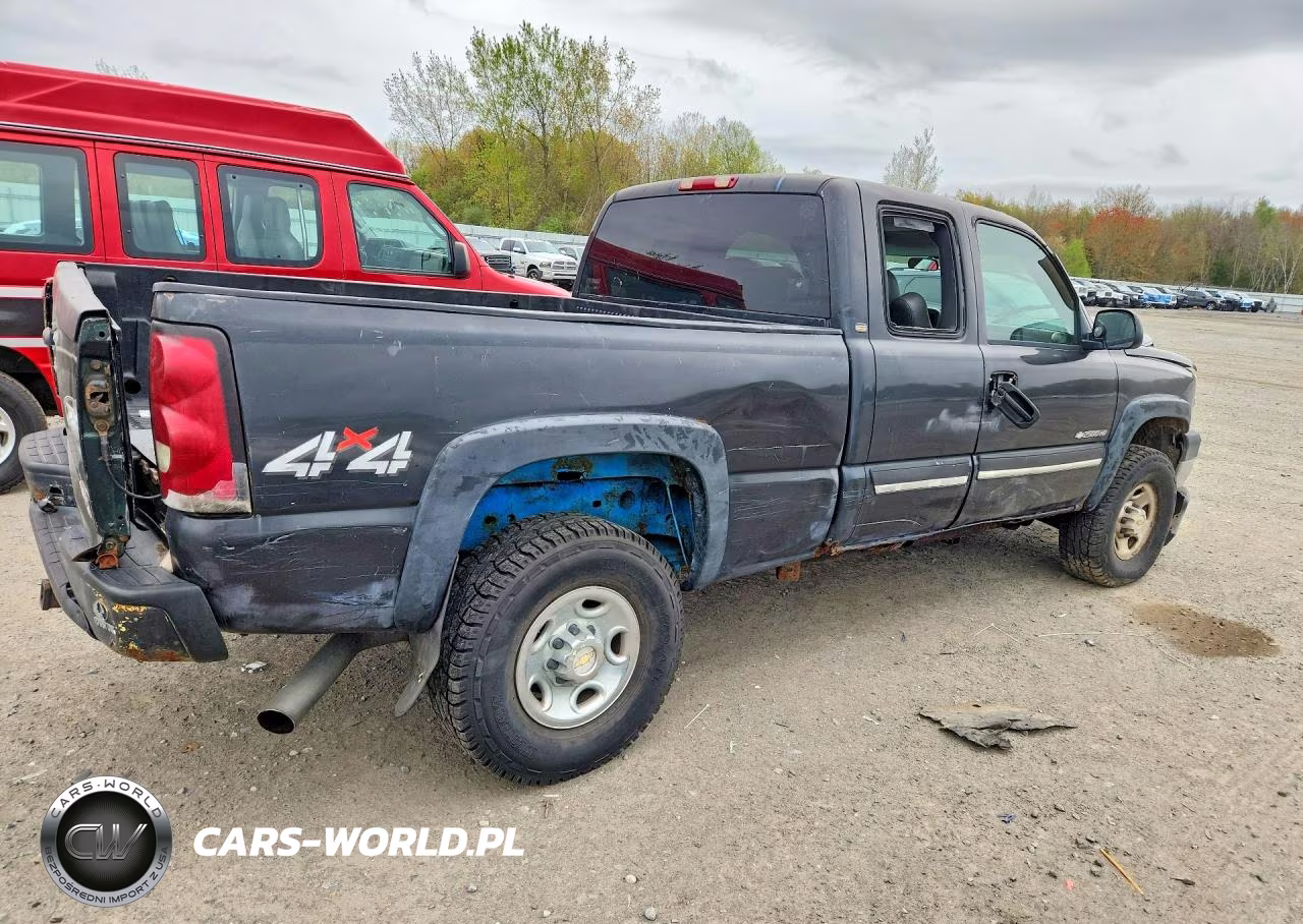 2004 Chevrolet Silverado K2500 Heavy Duty VIN:1GCHK29U94E355434 - 3