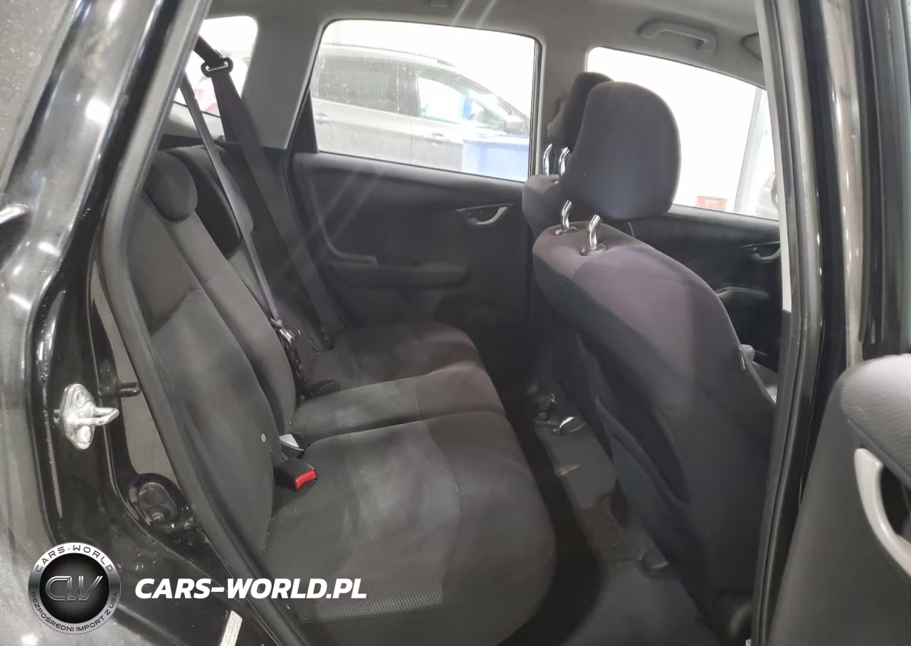 2011 Honda Fit VIN:JHMGE8H53BS010574 - 10