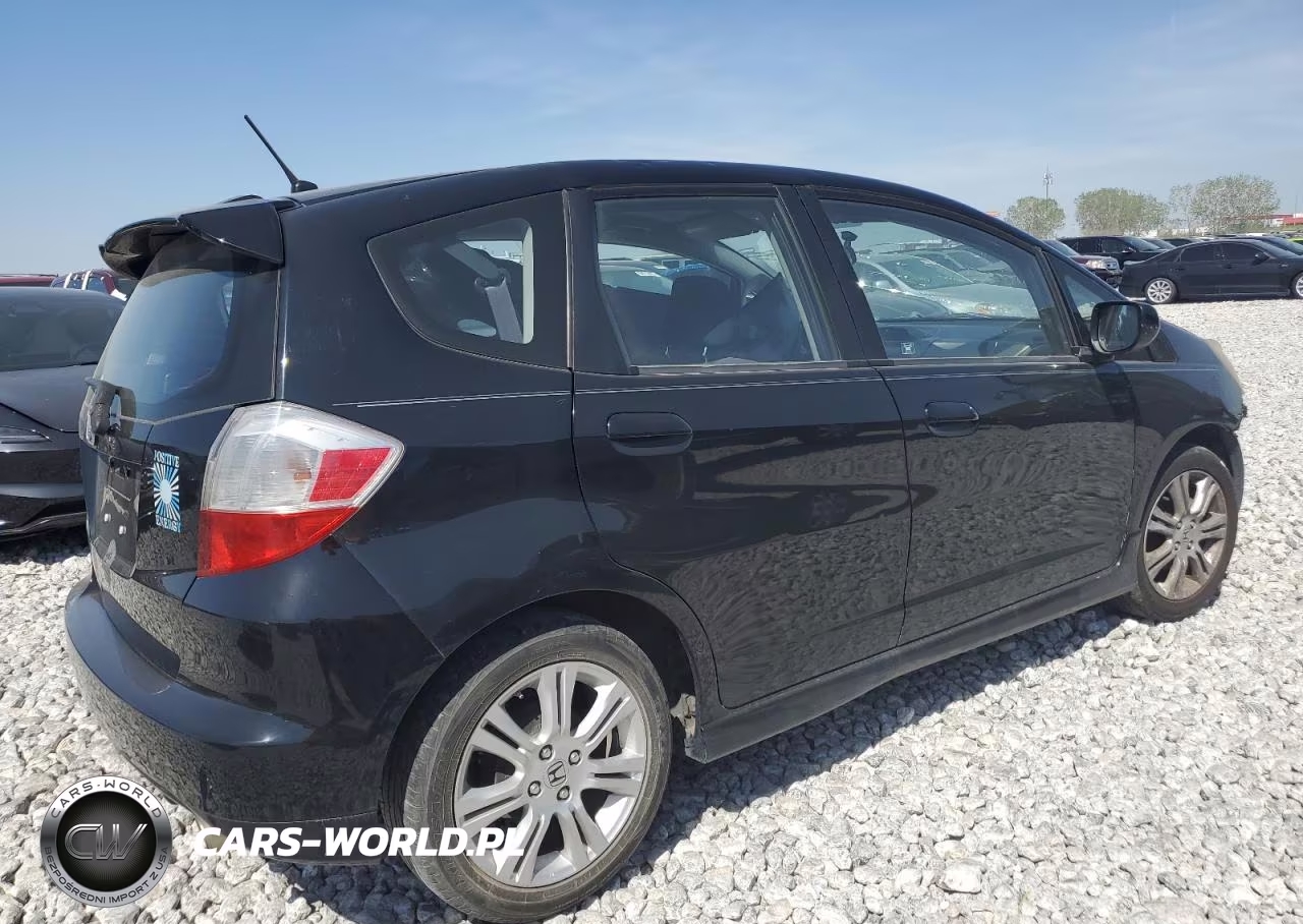 2011 Honda Fit VIN:JHMGE8H53BS010574 - 3