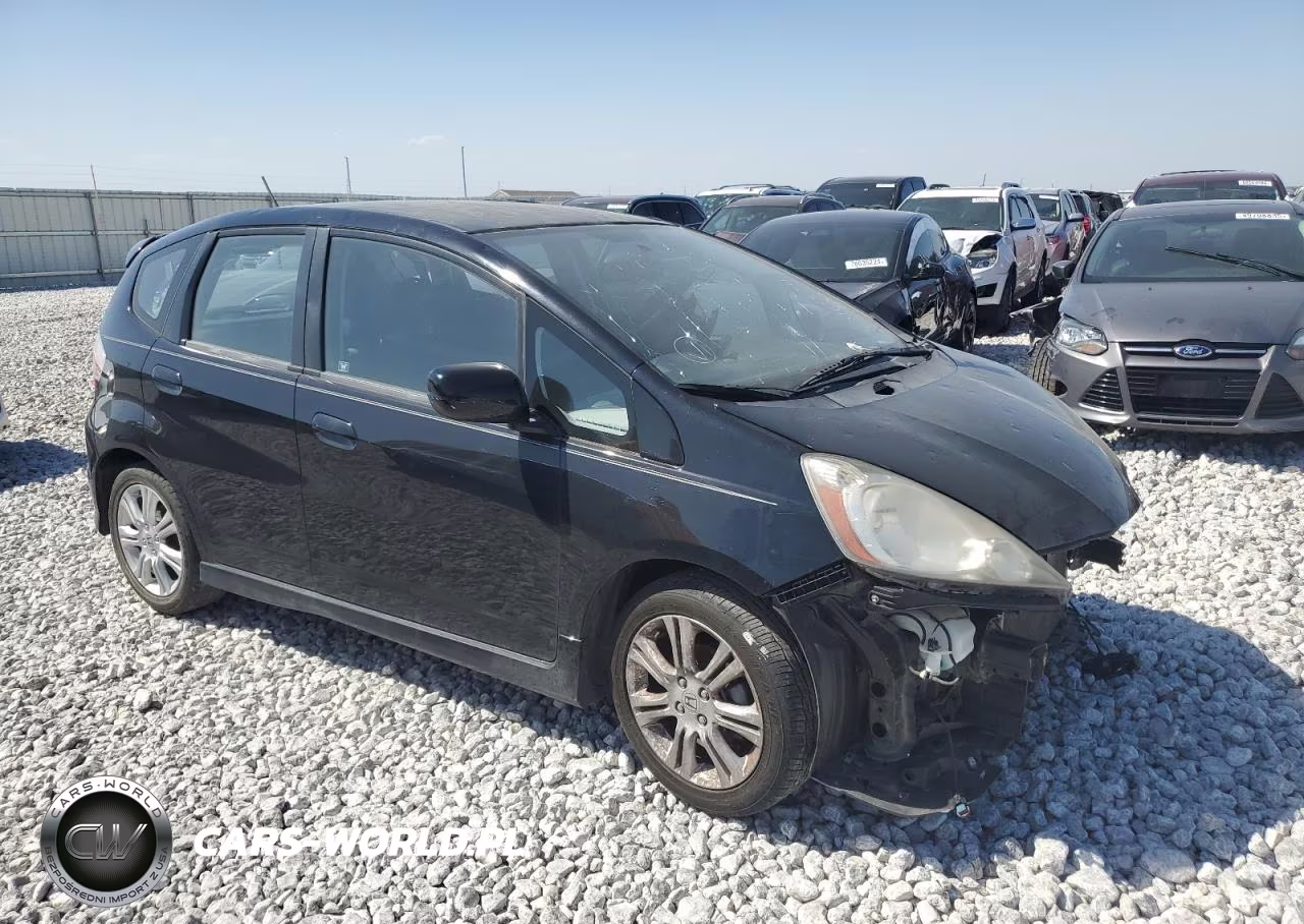 2011 Honda Fit VIN:JHMGE8H53BS010574 - 4