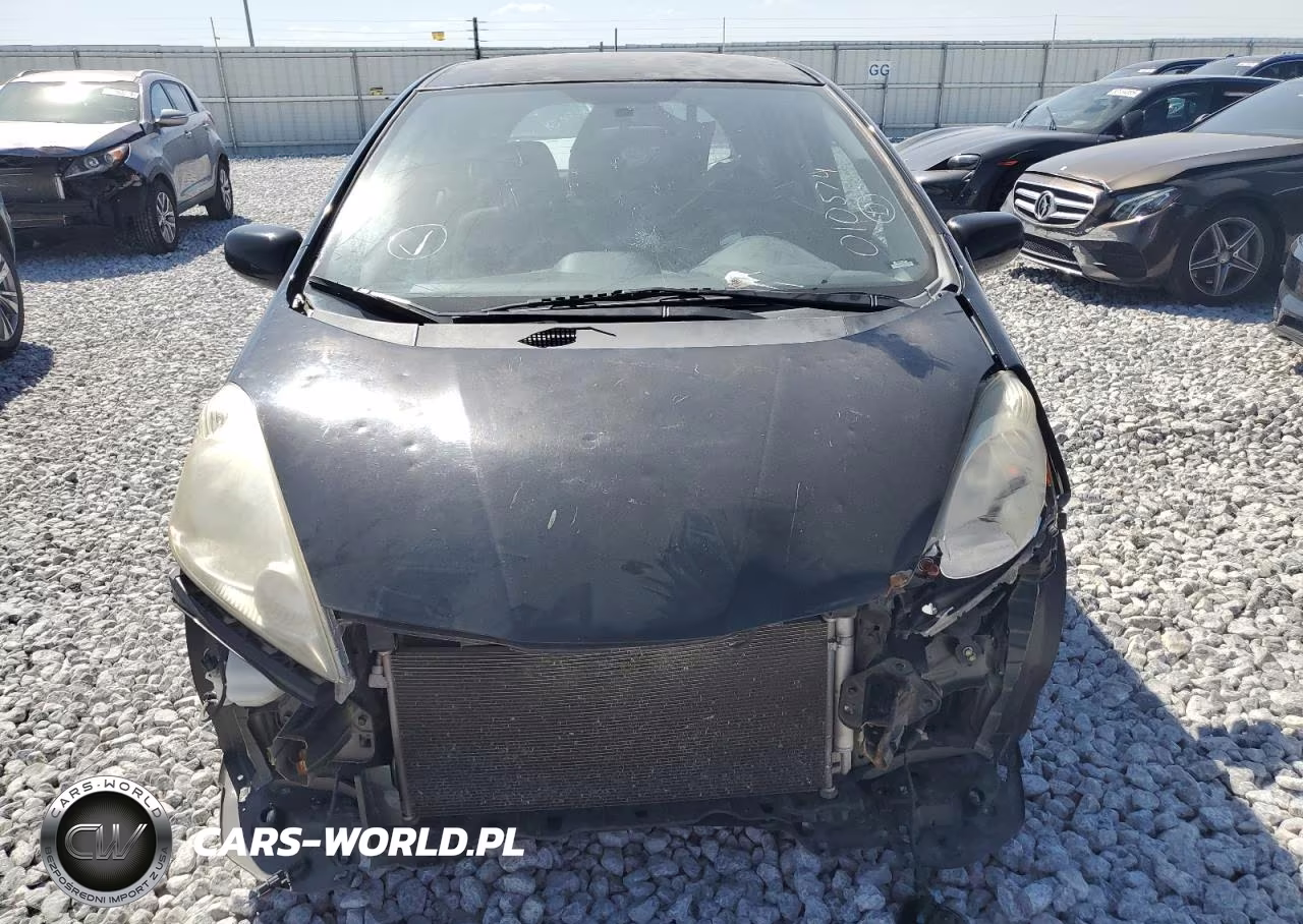 2011 Honda Fit VIN:JHMGE8H53BS010574 - 5