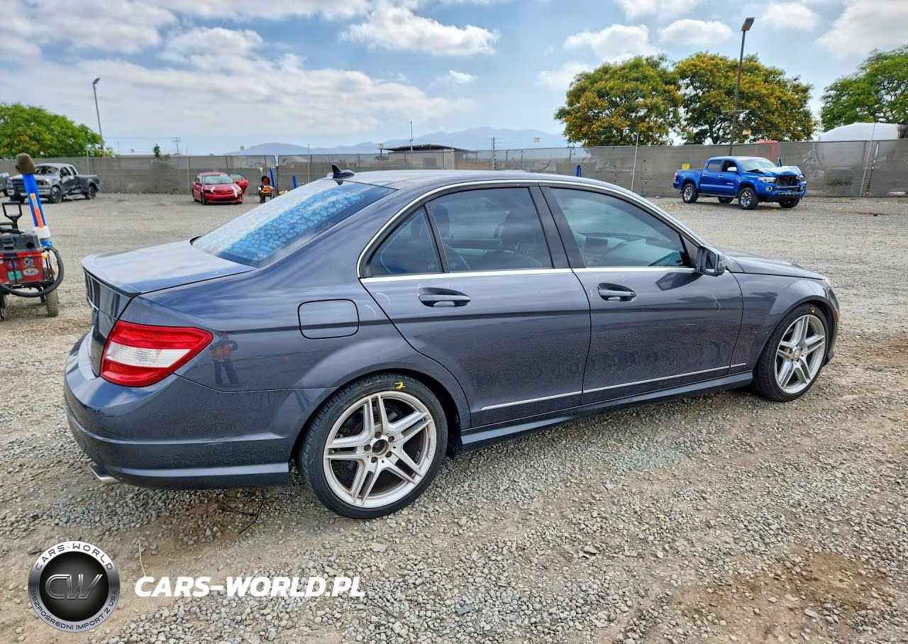 2011 Mercedes-Benz C 300 VIN:WDDGF5EBXBR174151 - 3