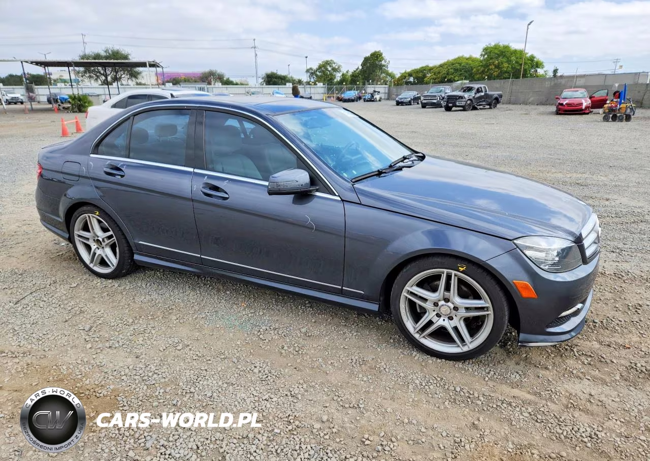 2011 Mercedes-Benz C 300 VIN:WDDGF5EBXBR174151 - 4