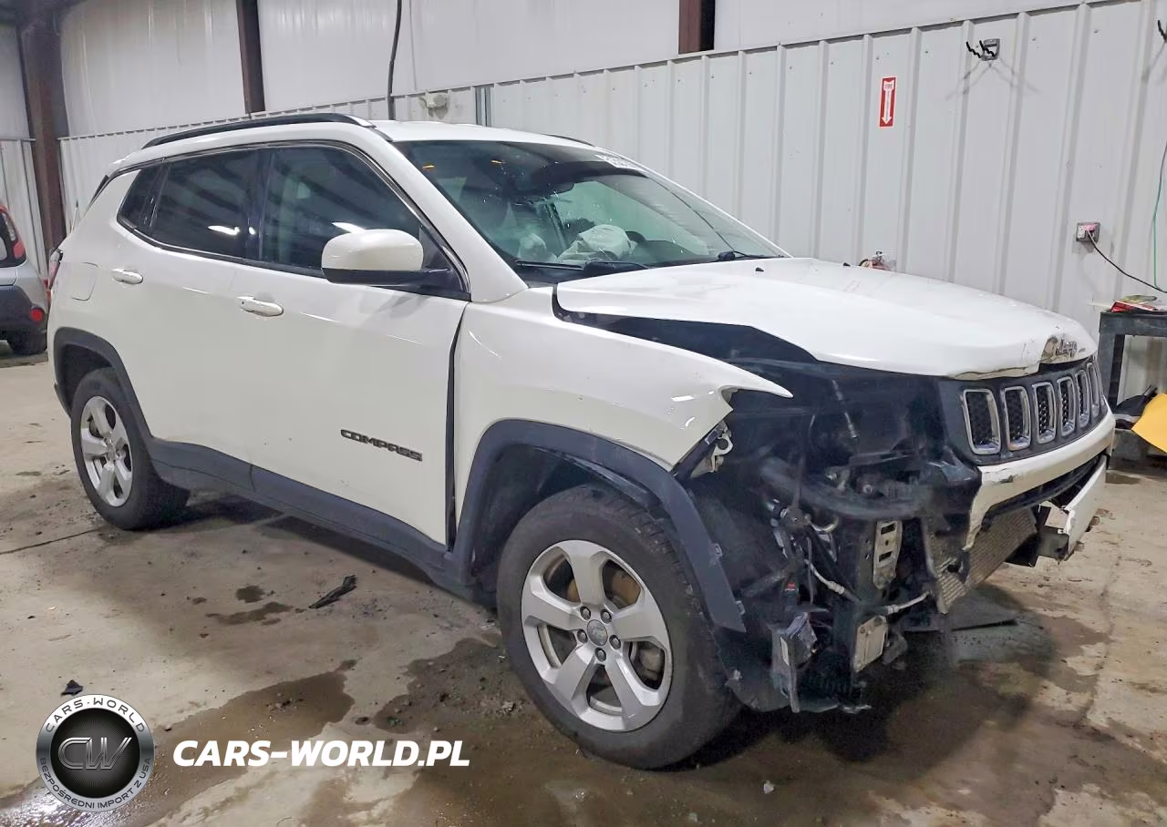 2019 Jeep Compass Latitude VIN:3C4NJDBBXKT696588 - 4