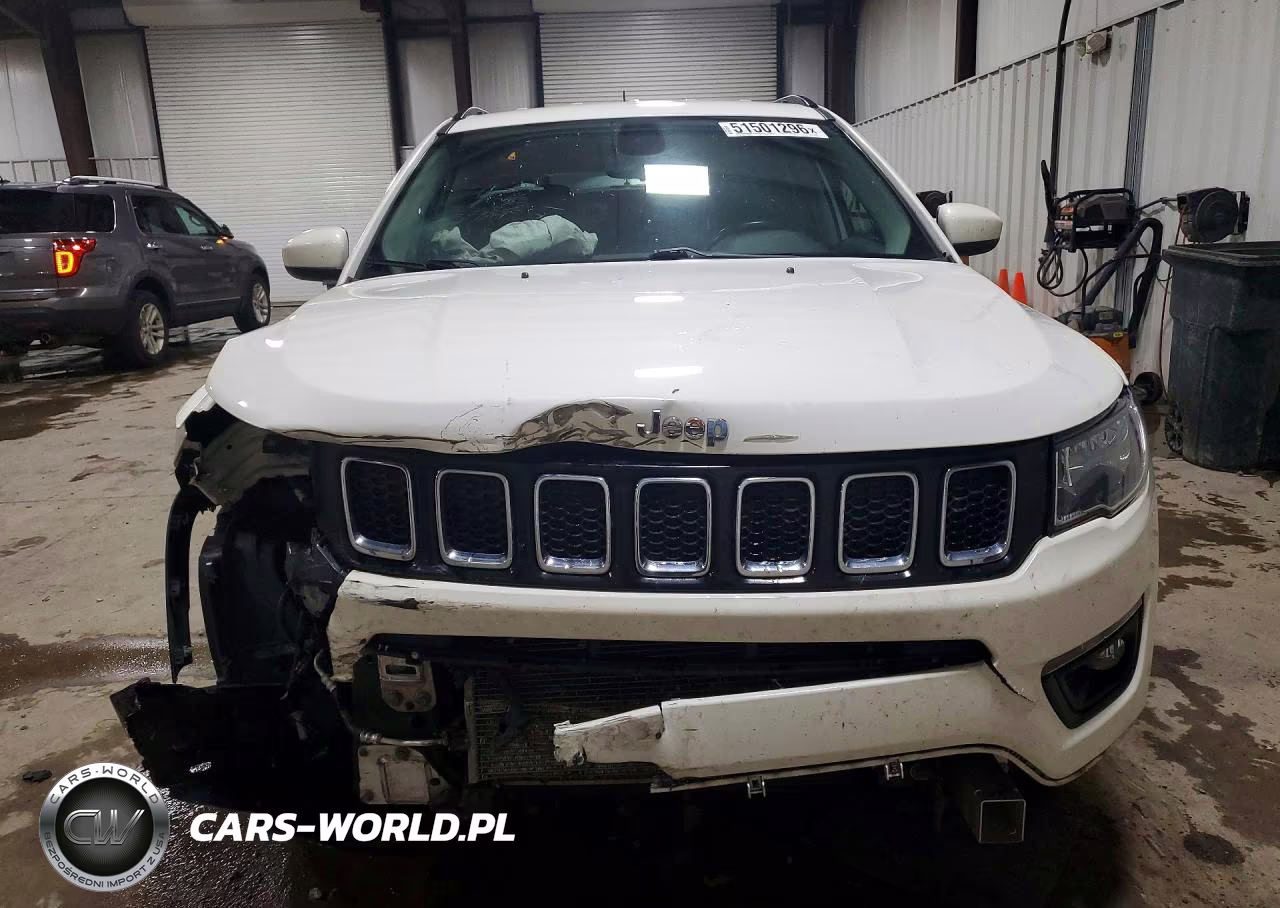 2019 Jeep Compass Latitude VIN:3C4NJDBBXKT696588 - 5