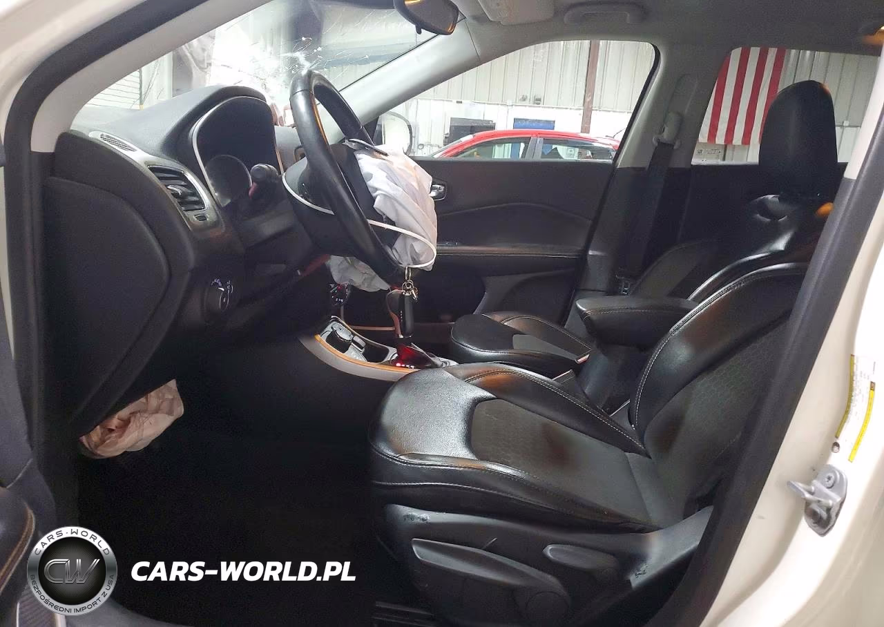 2019 Jeep Compass Latitude VIN:3C4NJDBBXKT696588 - 7