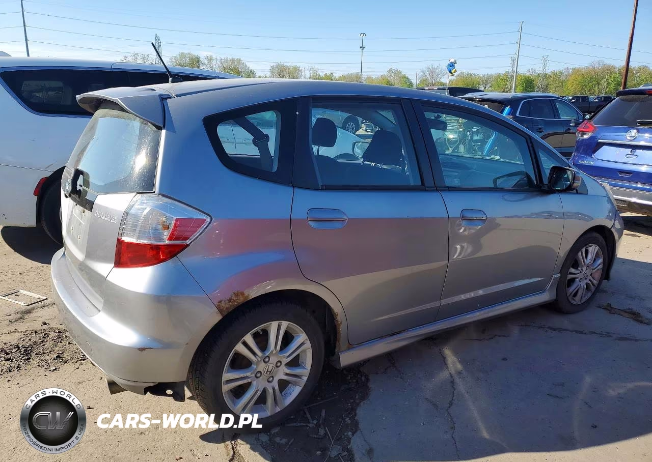 2010 Honda Fit Sport VIN:JHMGE8H46AS027665 - 3