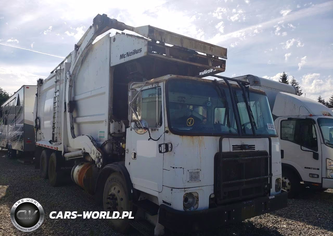 2011 Autocar Xpeditor Refuse Truck