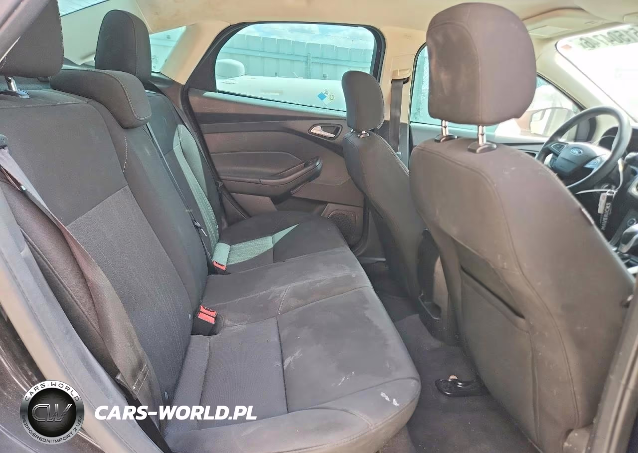 2016 Ford Focus Se VIN:1FADP3F22GL281949 - 10