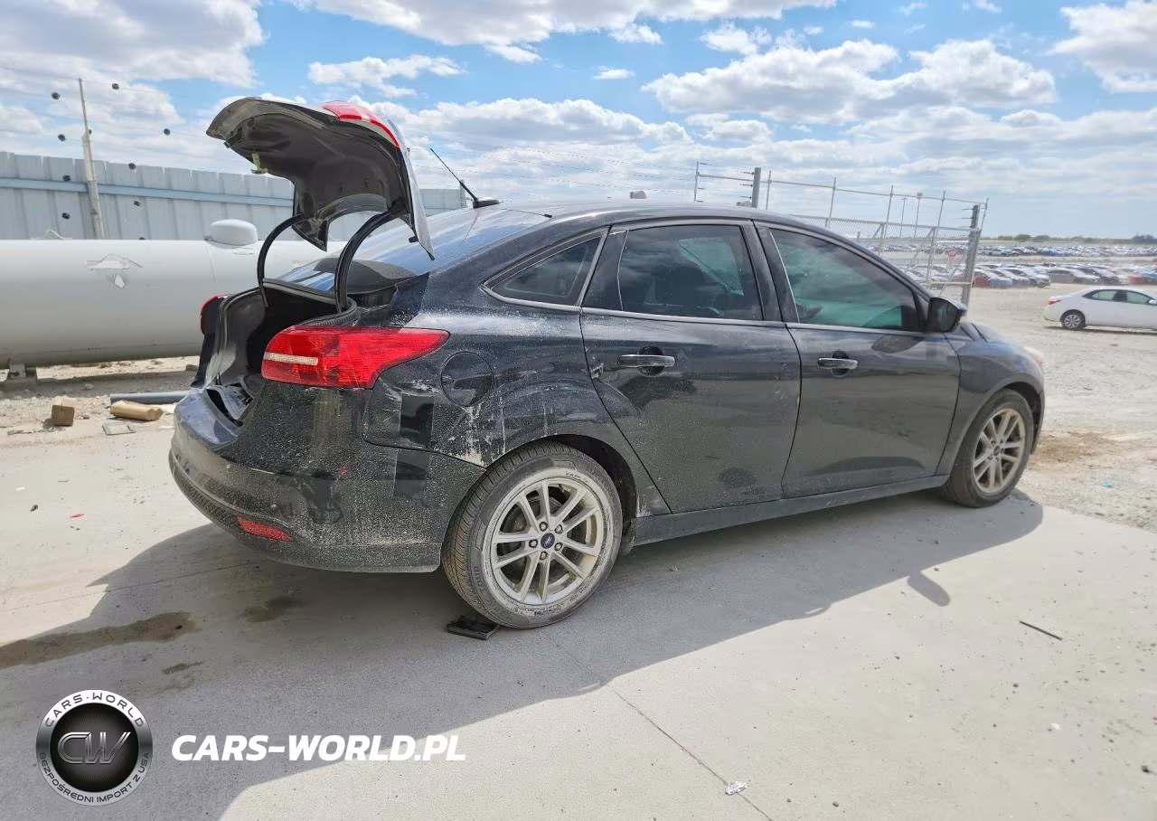 2016 Ford Focus Se VIN:1FADP3F22GL281949 - 3