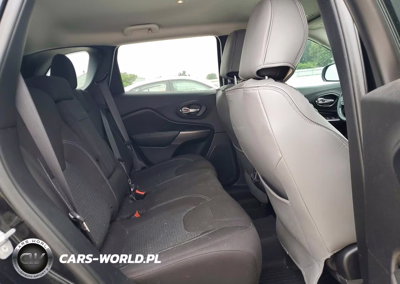 2019 Jeep Cherokee Latitude VIN:1C4PJLCB0KD392547 - 11