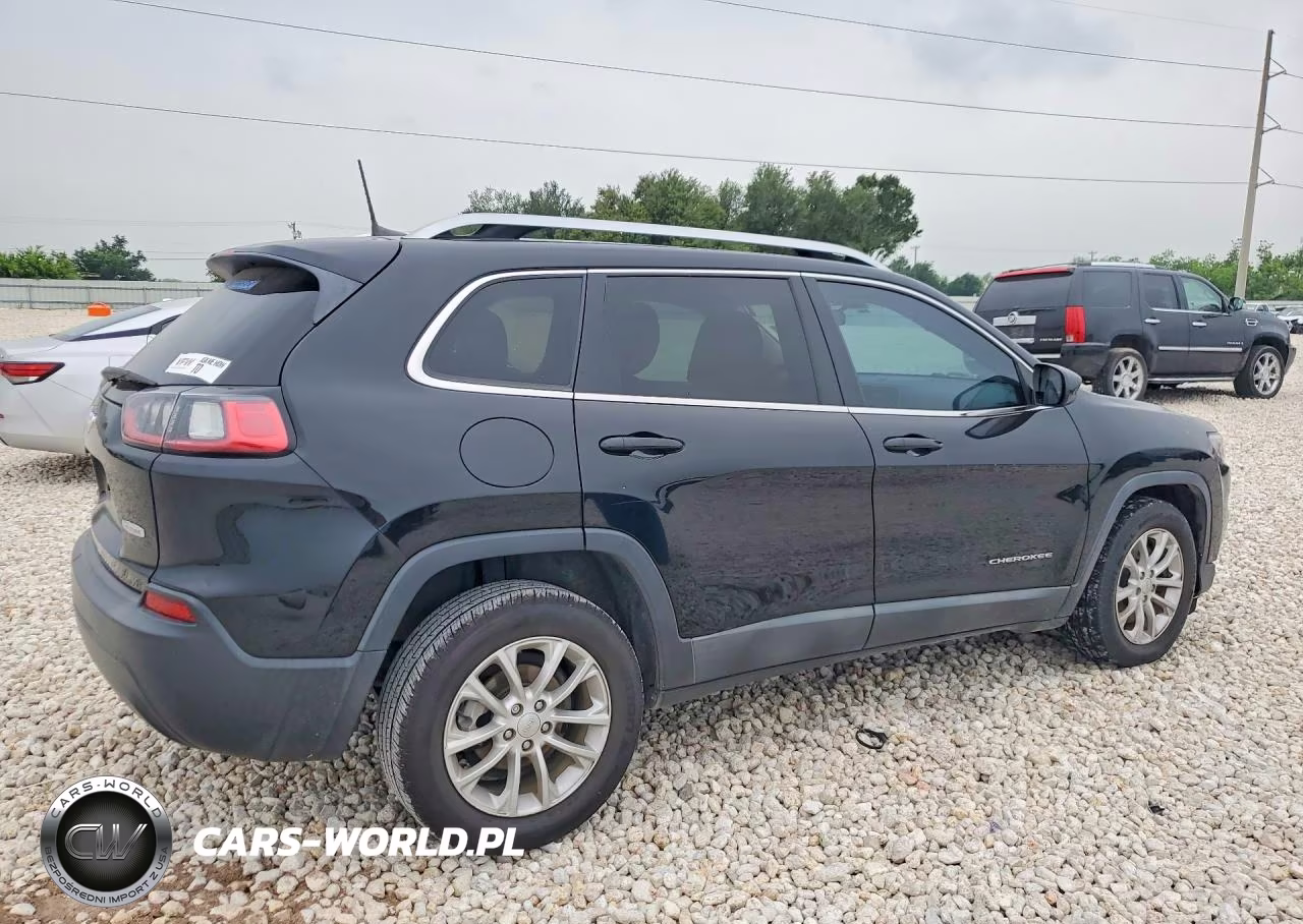 2019 Jeep Cherokee Latitude VIN:1C4PJLCB0KD392547 - 3
