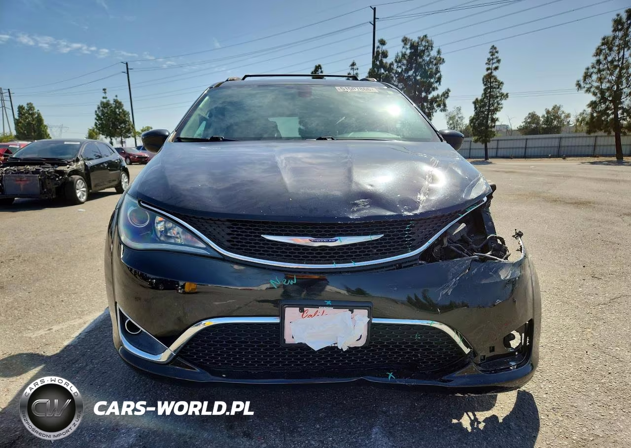 2017 Chrysler Pacifica Touring L VIN:2C4RC1BG6HR815898 - 5